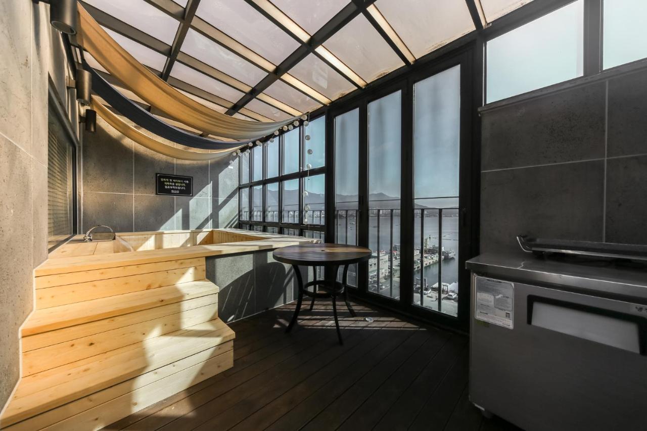 Louis Boutique Hotel Чханвон Экстерьер фото