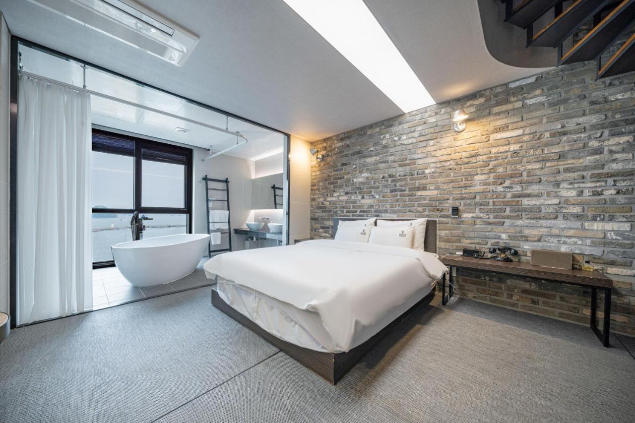 Louis Boutique Hotel Чханвон Экстерьер фото