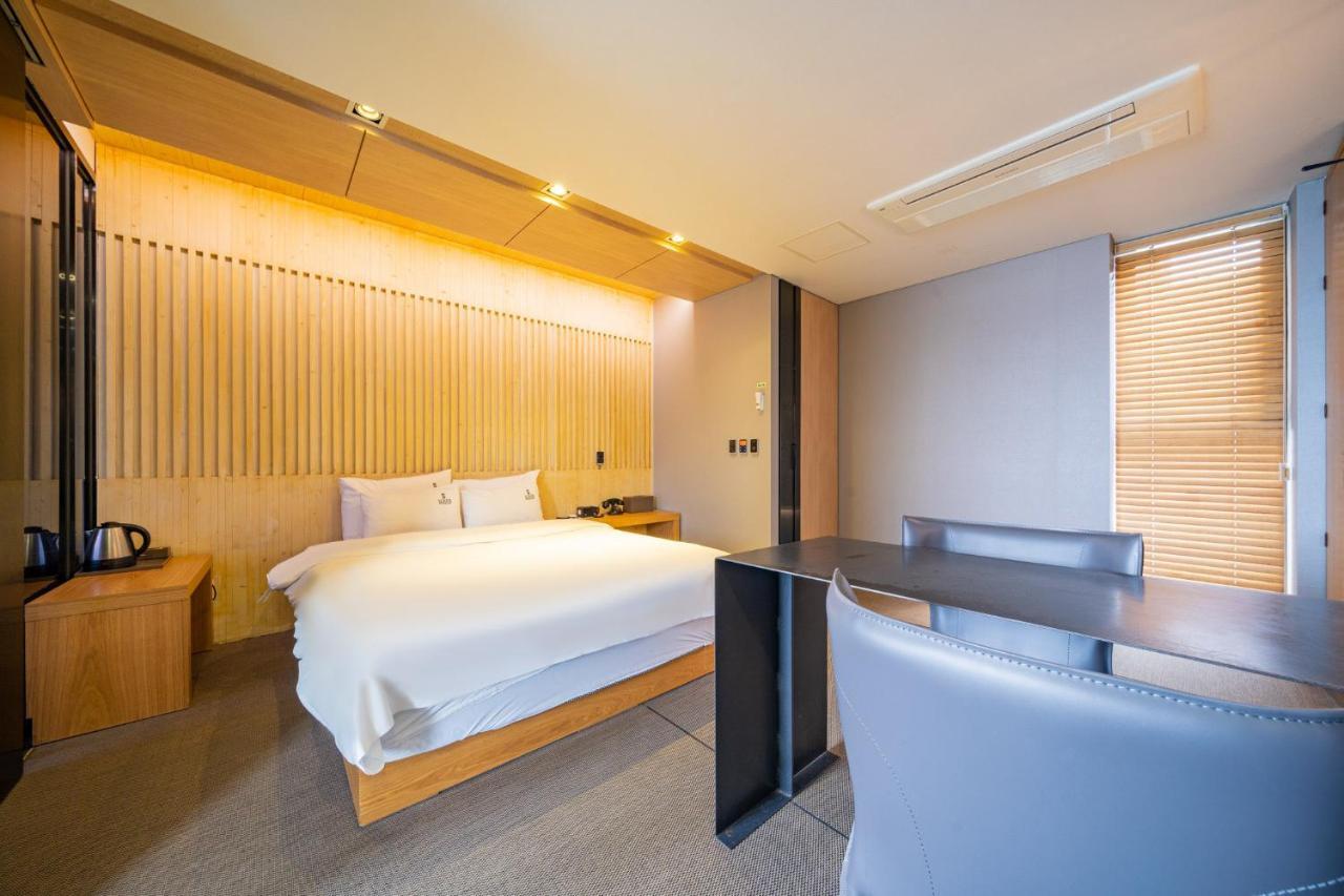 Louis Boutique Hotel Чханвон Экстерьер фото