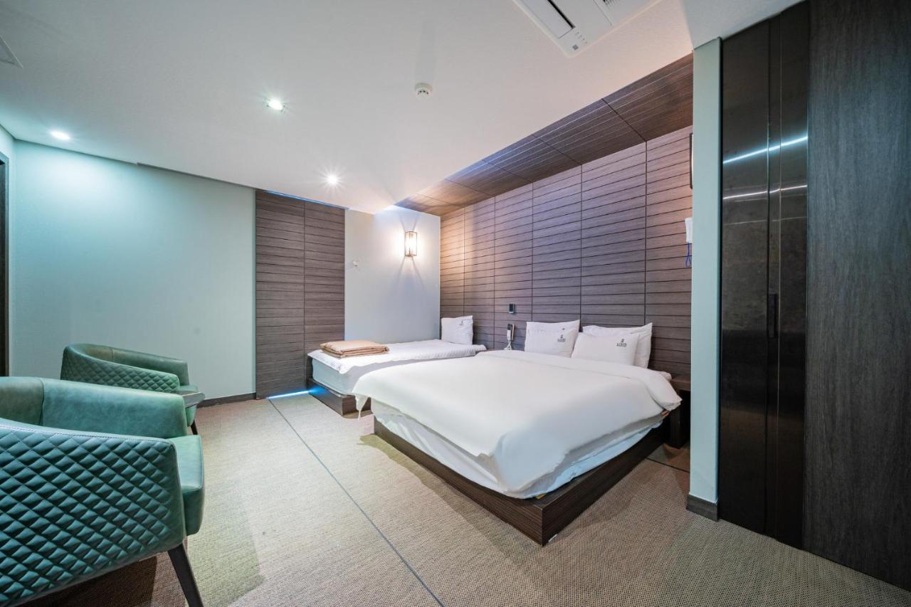 Louis Boutique Hotel Чханвон Экстерьер фото