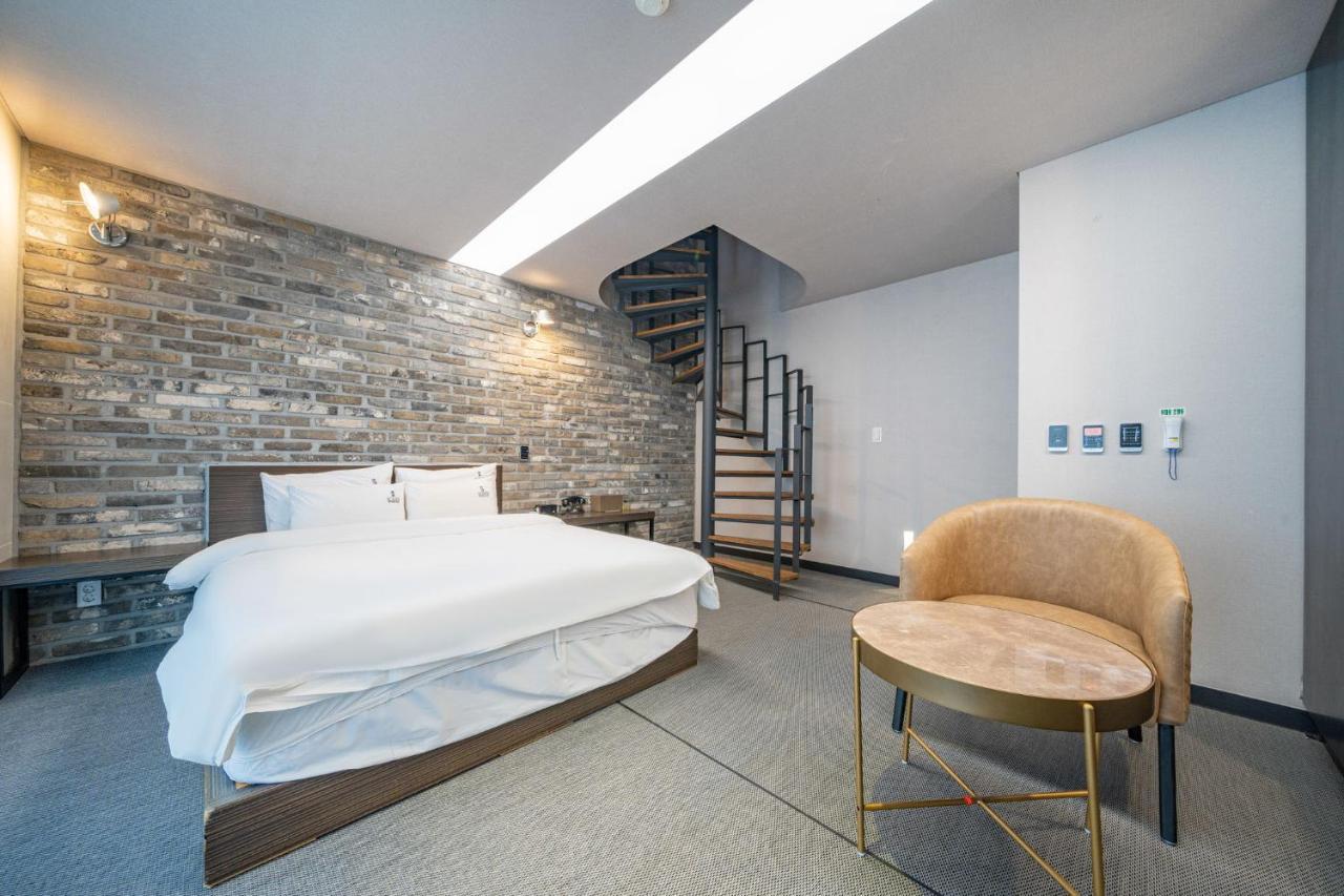 Louis Boutique Hotel Чханвон Экстерьер фото