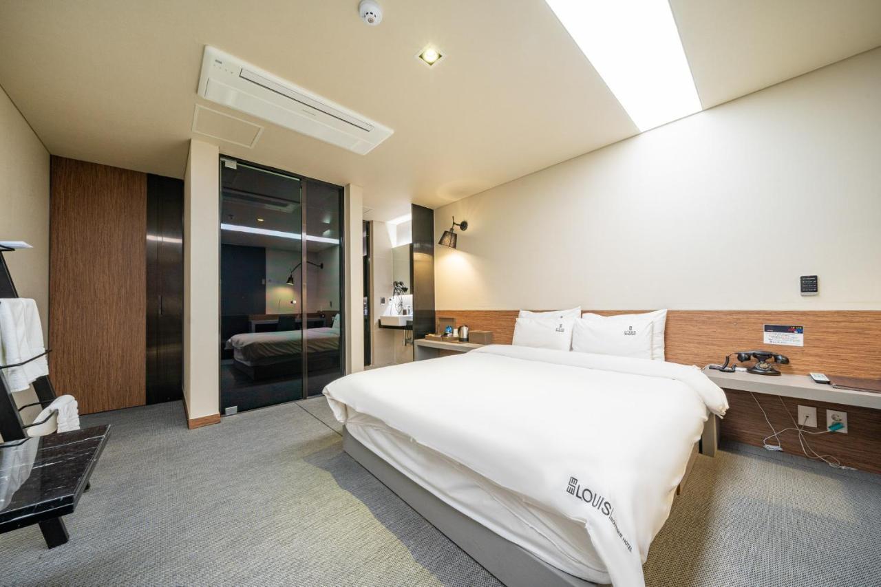 Louis Boutique Hotel Чханвон Экстерьер фото