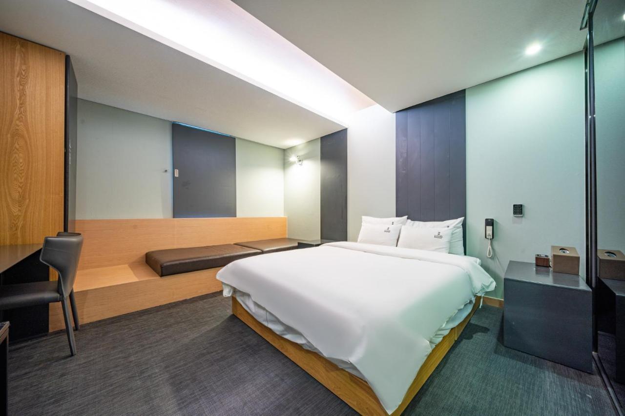 Louis Boutique Hotel Чханвон Экстерьер фото