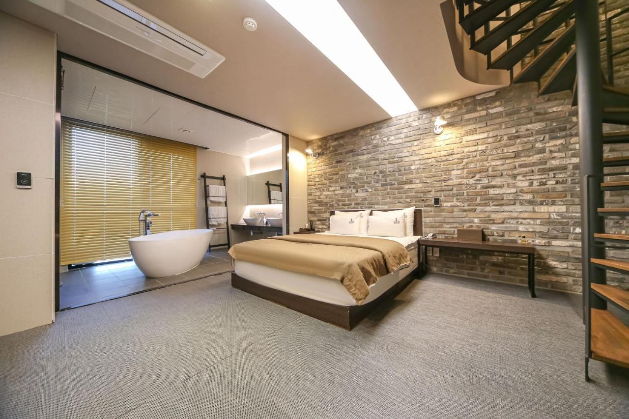 Louis Boutique Hotel Чханвон Экстерьер фото