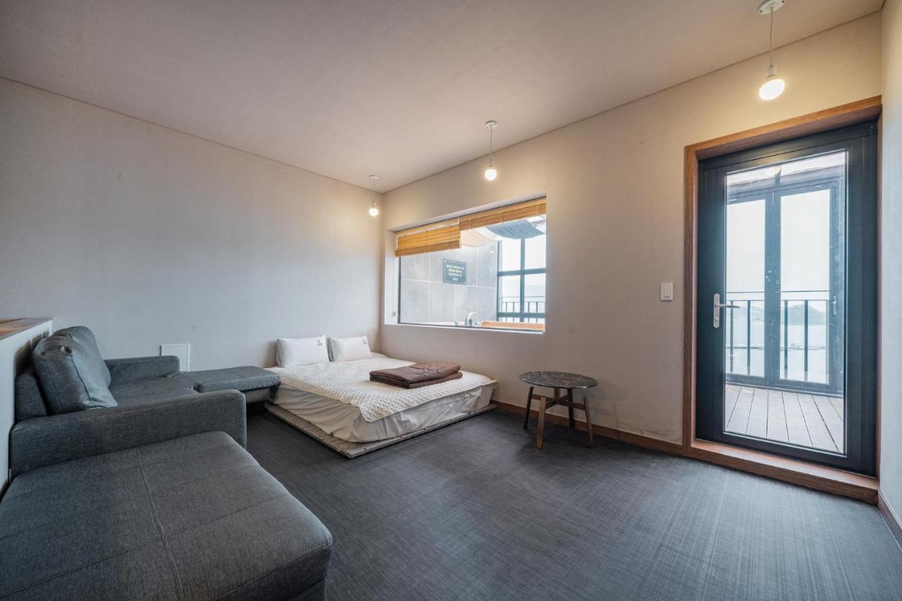 Louis Boutique Hotel Чханвон Экстерьер фото